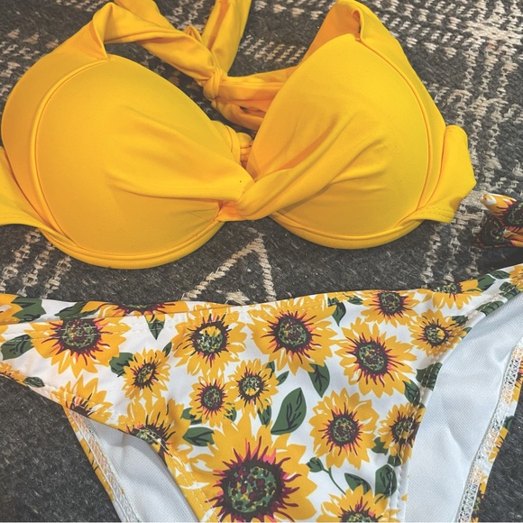 SHEIN sunflower bikini | Size Small - Picture 2 of 3